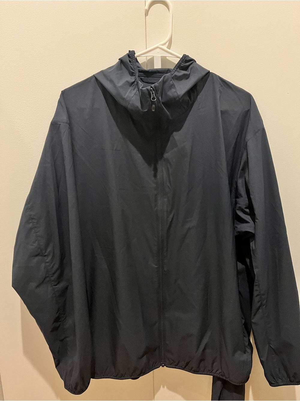 Uniqlo Men's Hooded Windbreaker - dark blue